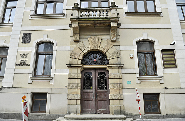 Soudy na odstřel, skončit má až čtvrtina okresních. Které mají zmizet