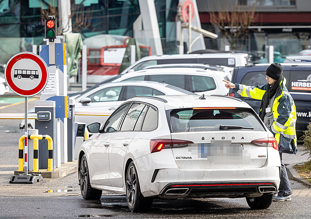 Návštěvníky iQlandie zaskočil zákaz vjezdu autobusů, centrum vysvětlilo důvody