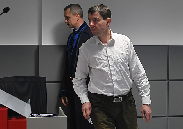 Dvě stě lidí přišlo o dvě stě milionů. Soud zkrátil podvodníkovi pobyt ve vězení o rok