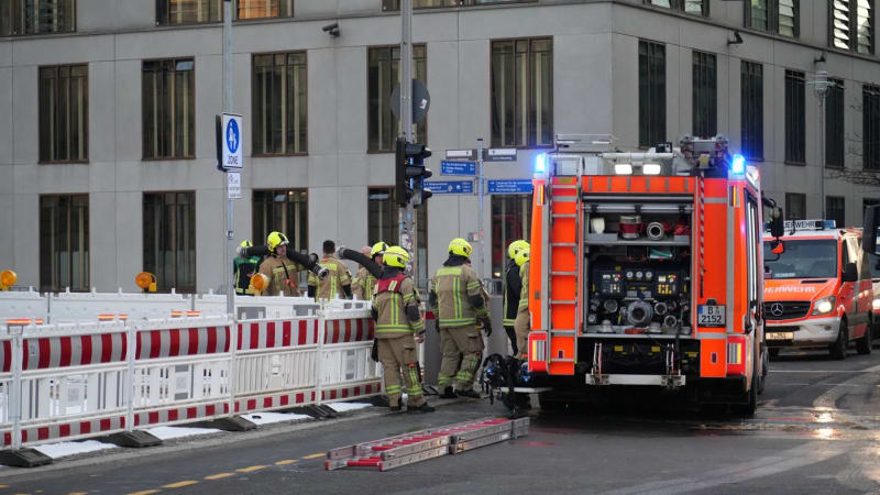 Drama u Říšského sněmu v Berlíně. Zasahovaly tam desítky hasičů