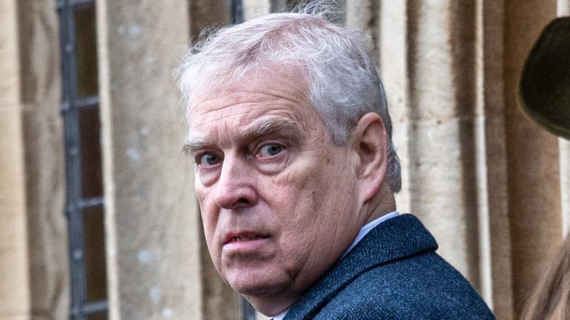 Skandál v Británii: Policie zatkla králova bratra prince Andrewa, píší média