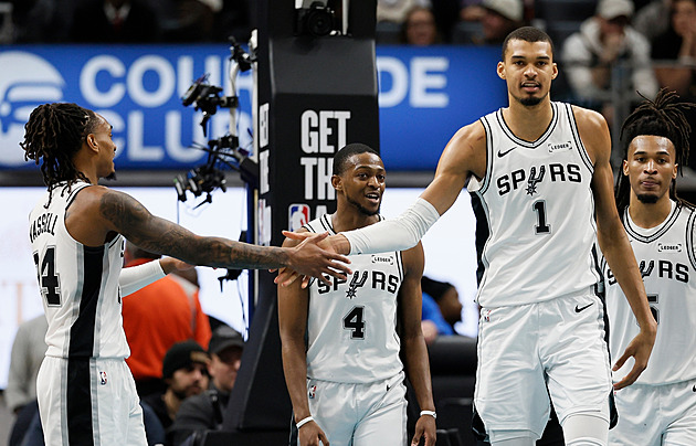 Wembanyama a spol. z čela NBA sundali Detroit. Houston neměl problém