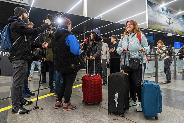 Do Prahy přiletělo letadlo s turisty z Dubaje, mělo mezipřistání v Egyptě