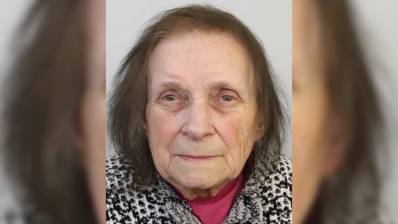 Seniorka odjela autobusem směrem na Pelhřimov a zmizela. Policie prosí o pomoc s pátráním