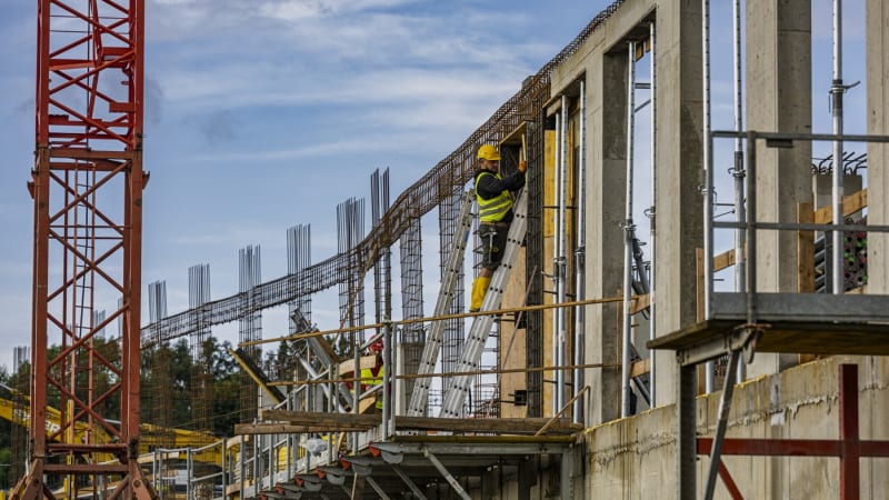 Za pár let může dojít ke stavebnímu boomu. Chybí dělníci i inženýři, varují odborníci