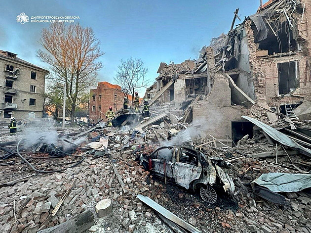 Ukrajina čelila rozsáhlému ruskému útoku, v Dnipru je zraněno 14 lidí