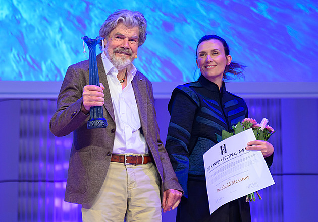 Poslední veřejné vystoupení horolezce Messnera v Česku. Ve Zlíně ho vítaly davy