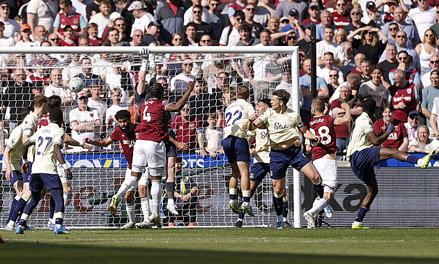 ONLINE: Wolves hostí Sunderland, o záchranu bojuje West Ham. Večer Arsenal