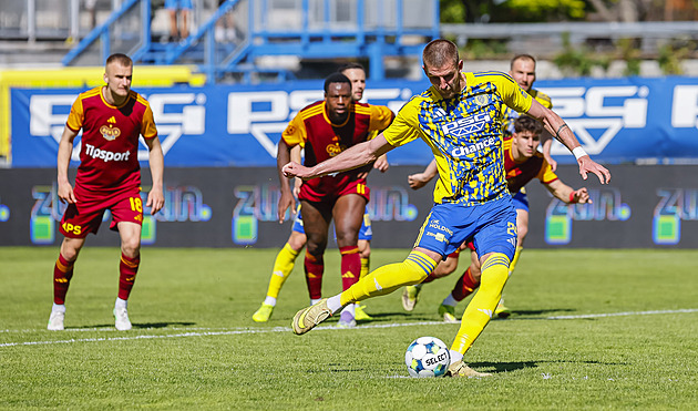 ONLINE: Zlín - Dukla 1:1, hosté brzy vedli. Vzápětí srovnává z penalty Černín