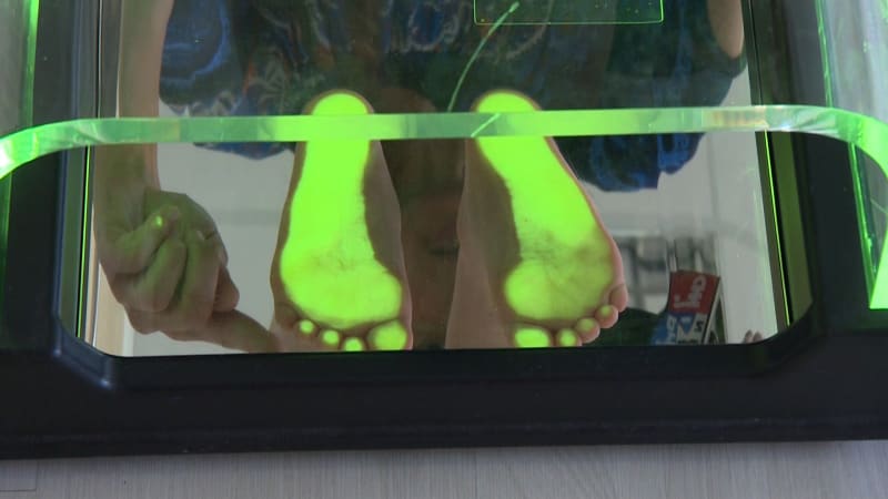 Brnění chodidel jako varovný signál: Může to být i cukrovka. Jak se potížím vyhnout?