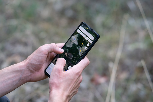 Manžel ji sledoval kvůli bezpečí. Zapomenutý mobil odhalil pravdu