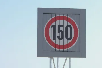 Až 150 kilometrů v hodině mohou řidiči na části D3 jezdit do konce roku