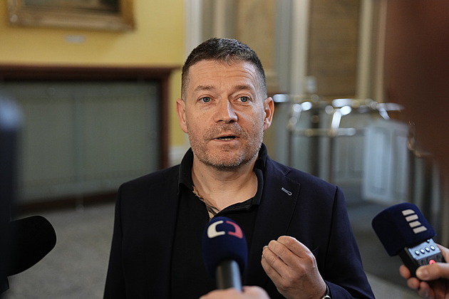 To číslo je šílené, ale je to realita, řekl k rozpočtu Nacher. Šetřit se dá, míní opozice