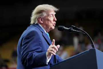 Trump vytvořil skupinu pro AI, povede ji šéf tajných služeb Clayton