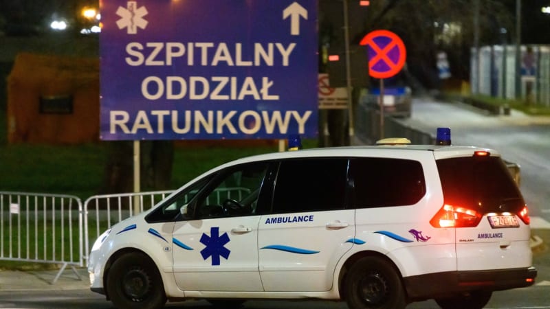 Trpící pacientku nechali polští zdravotníci ležet ve skladu. Po téměř dvou dnech zemřela
