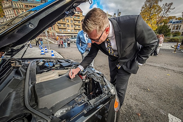 Britská šlechta má sraz. Přiveze dvojí prezident Turek některý ze svých pokladů?