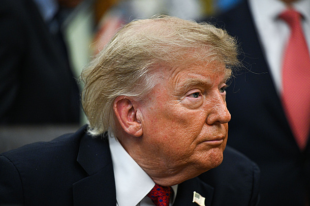 Ukrajina překáží konci války, sama musí chtít to urovnat, řekl Trump