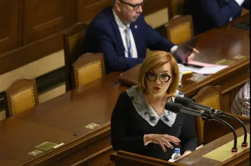 Poslanci přerušili debatu o rozpočtu, jednali třináct hodin