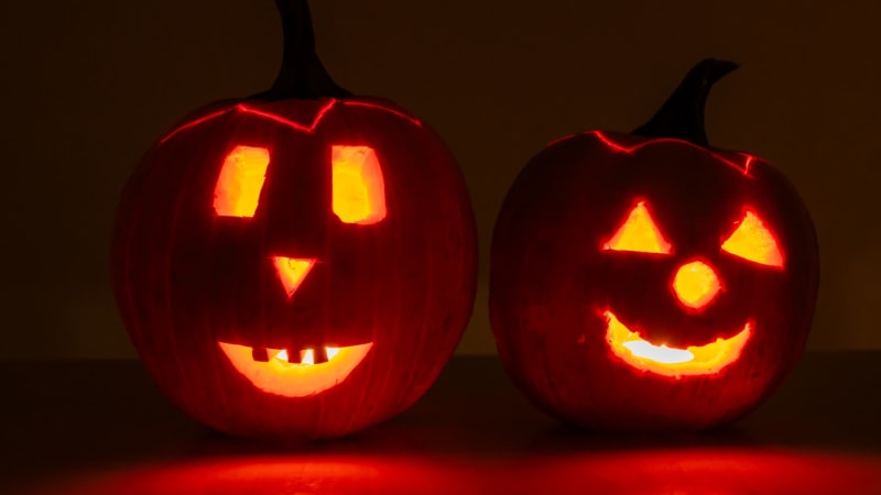 Obchody mají na Halloween žně. Nabízejí speciální zboží, letos táhne levná čokoláda a dýně