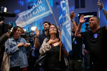Nejvíce mandátů pro Netanjahuovu stranu, ale opoziční blok má náskok, ukazují odhady
